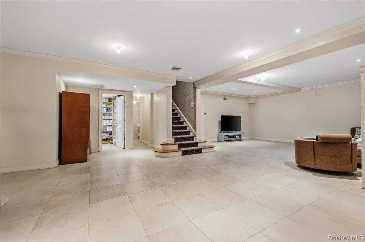17 Sutton Place thumbnail 36