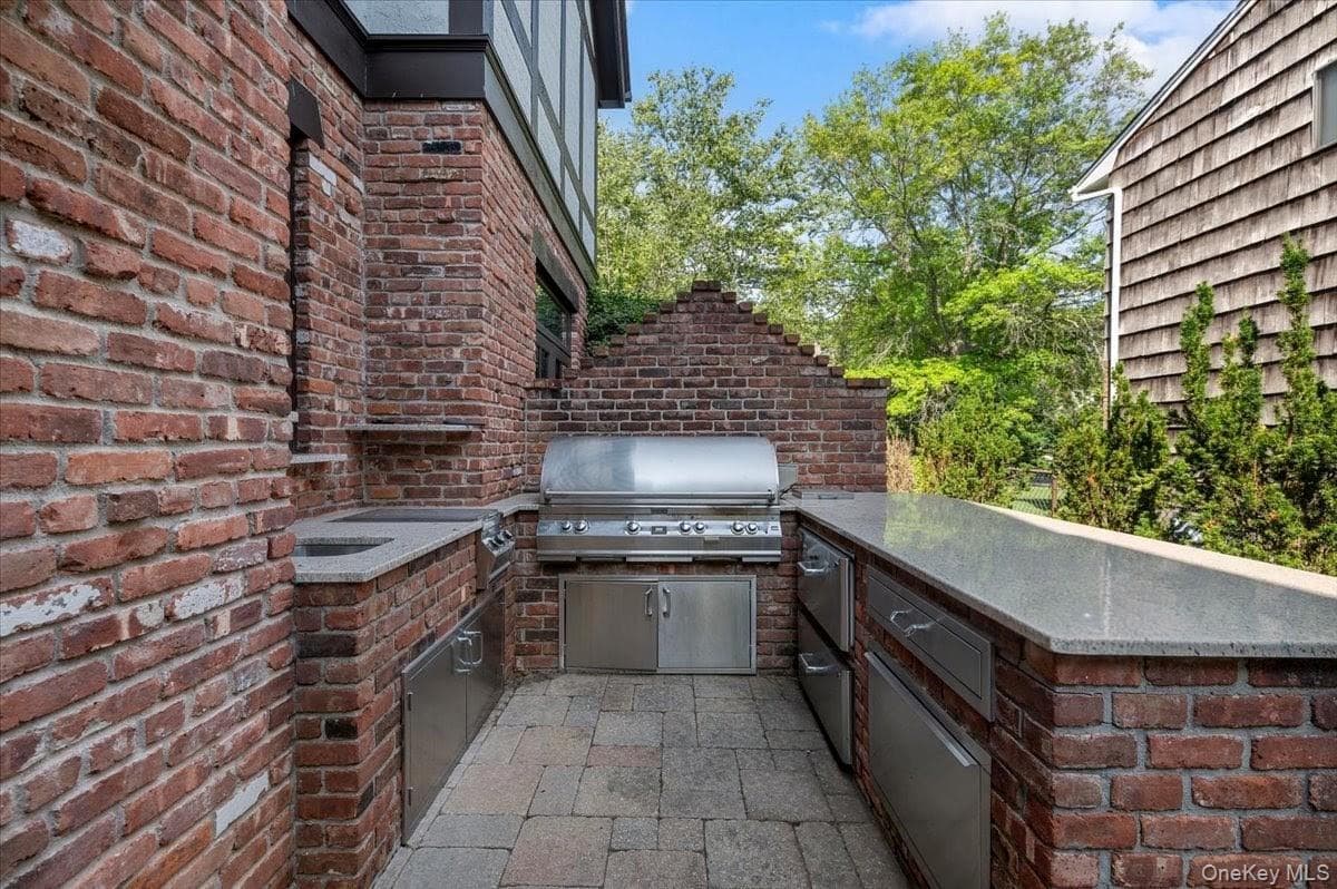 17 Sutton Place thumbnail 38