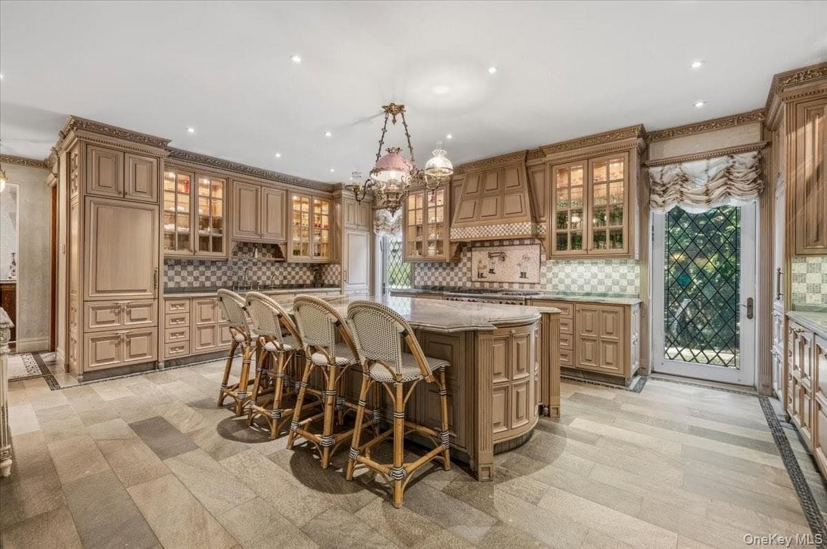 17 Sutton Place thumbnail 10