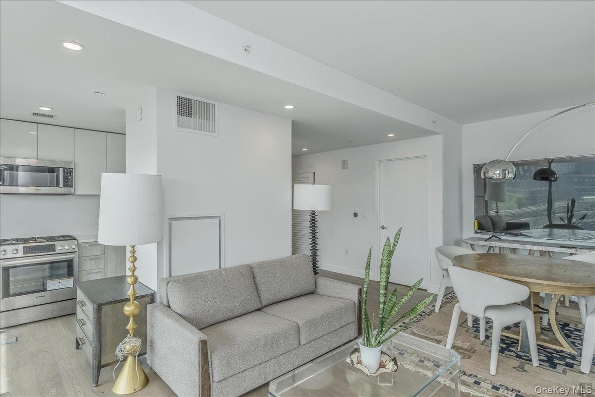 131-03 40th Road Unit: 9N thumbnail 3