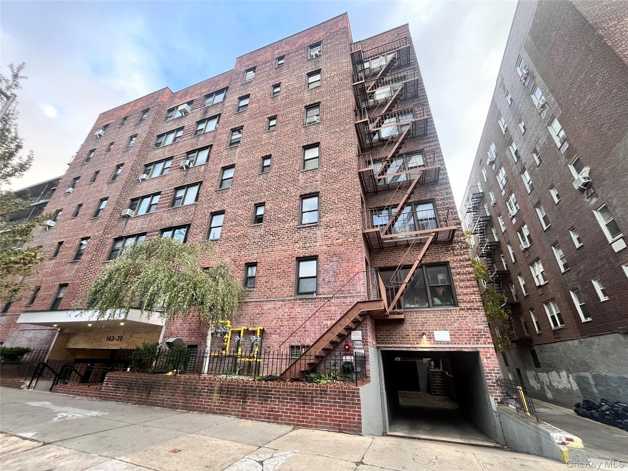 143-36 Barclay Ave Ave Unit: 6C thumbnail 2