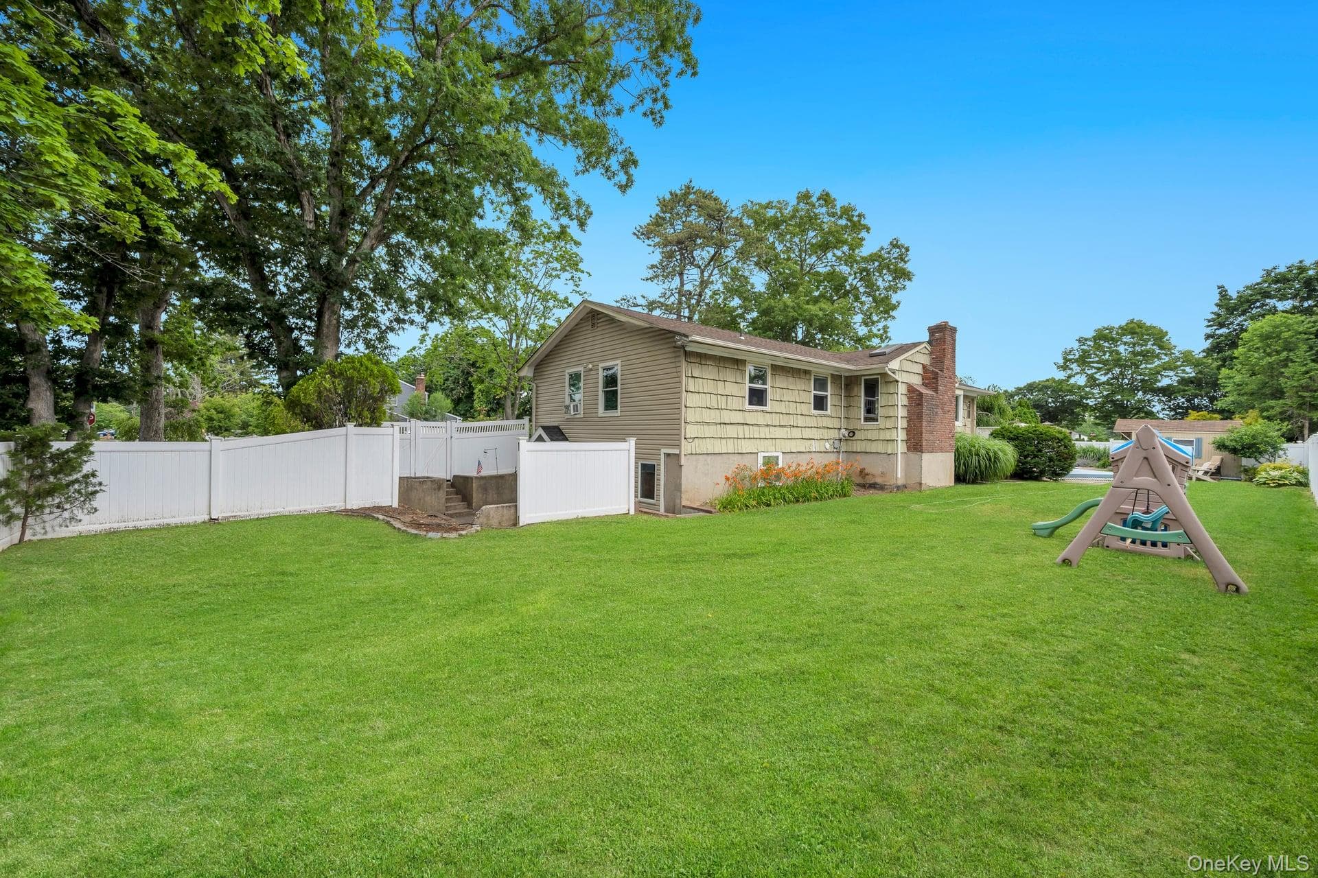 93 Midwood Avenue thumbnail 12