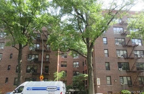 2244 Bronx Park Unit: 6L, Bronx