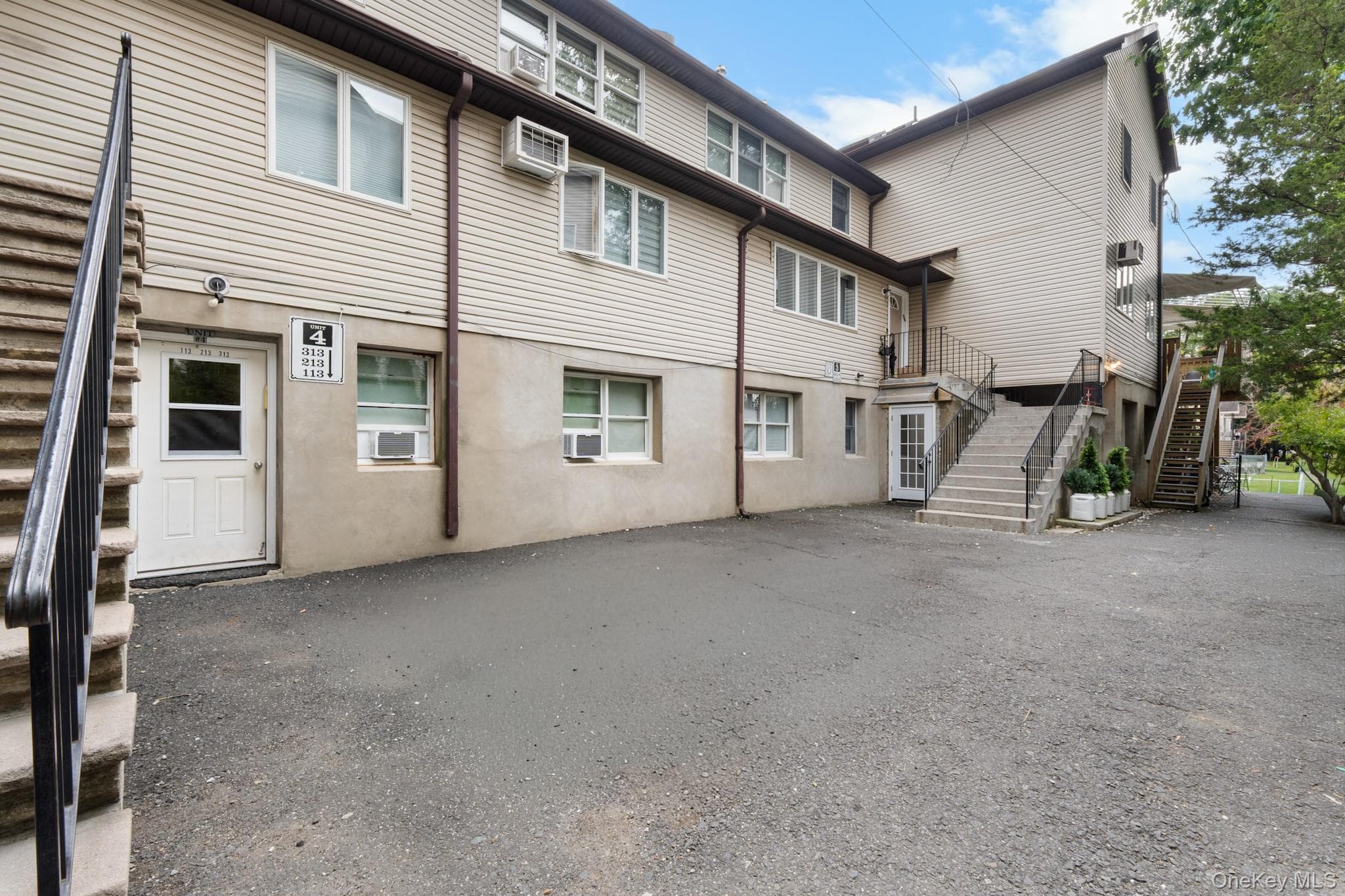 28 Calvert Drive Unit: 4 thumbnail 3