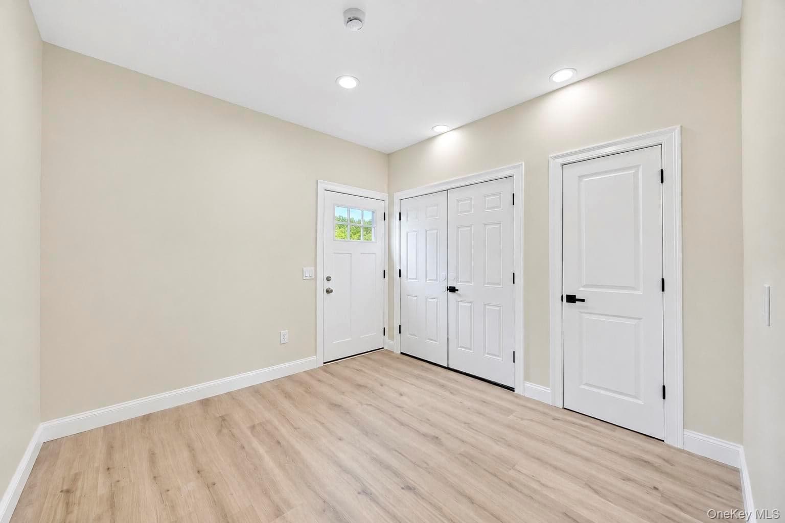 891 S Bay Street thumbnail 27