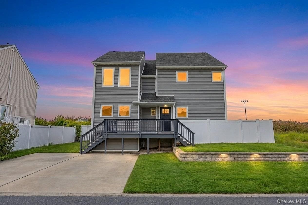 891 S Bay Street, Lindenhurst