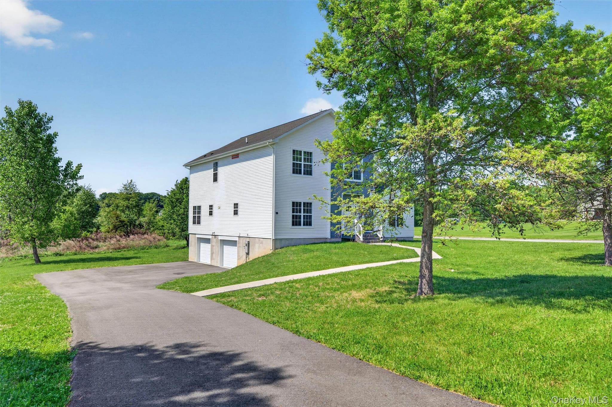 21 Harcourt Cosman Drive thumbnail 4