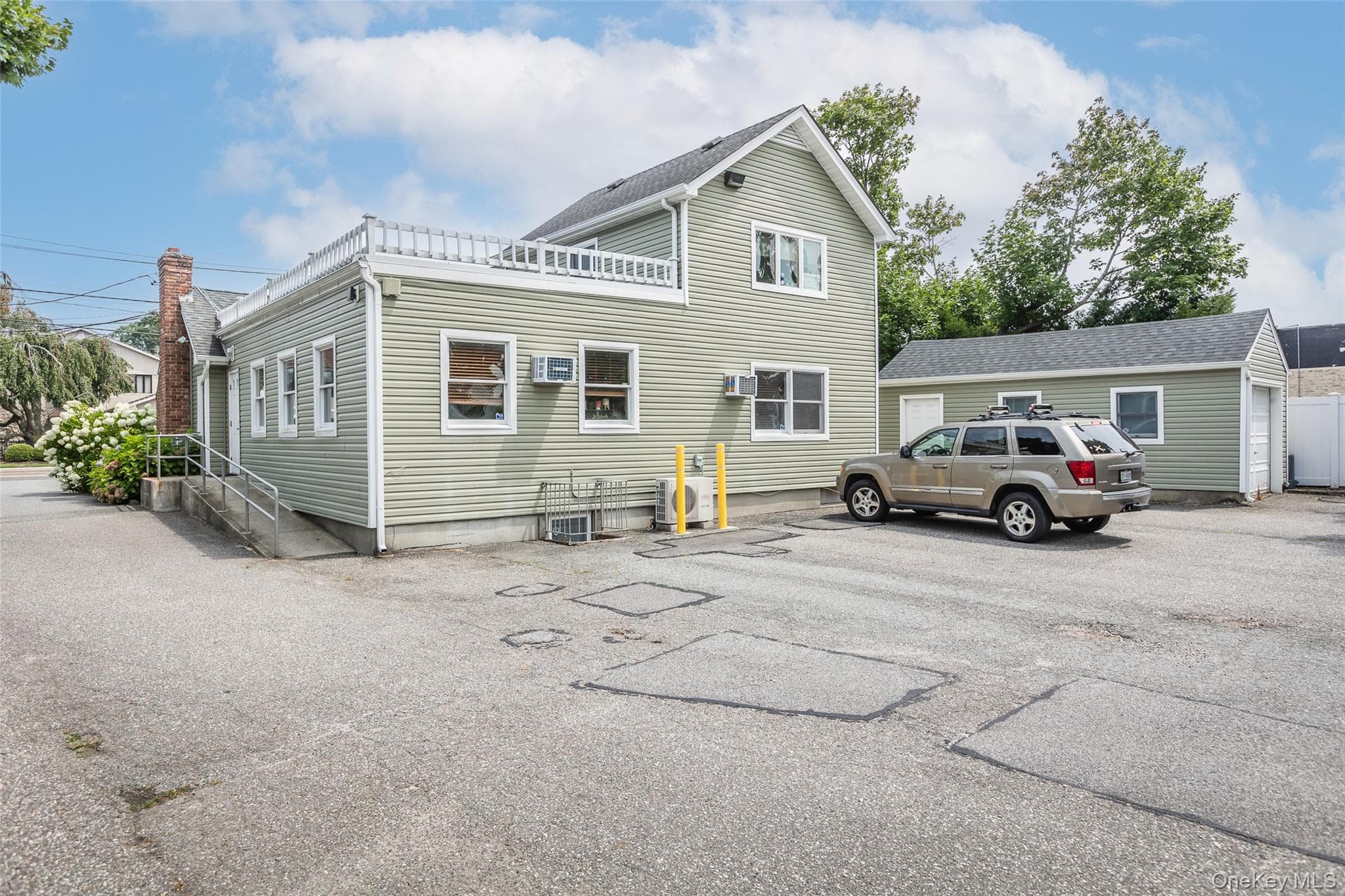 128 Carleton Avenue thumbnail 13