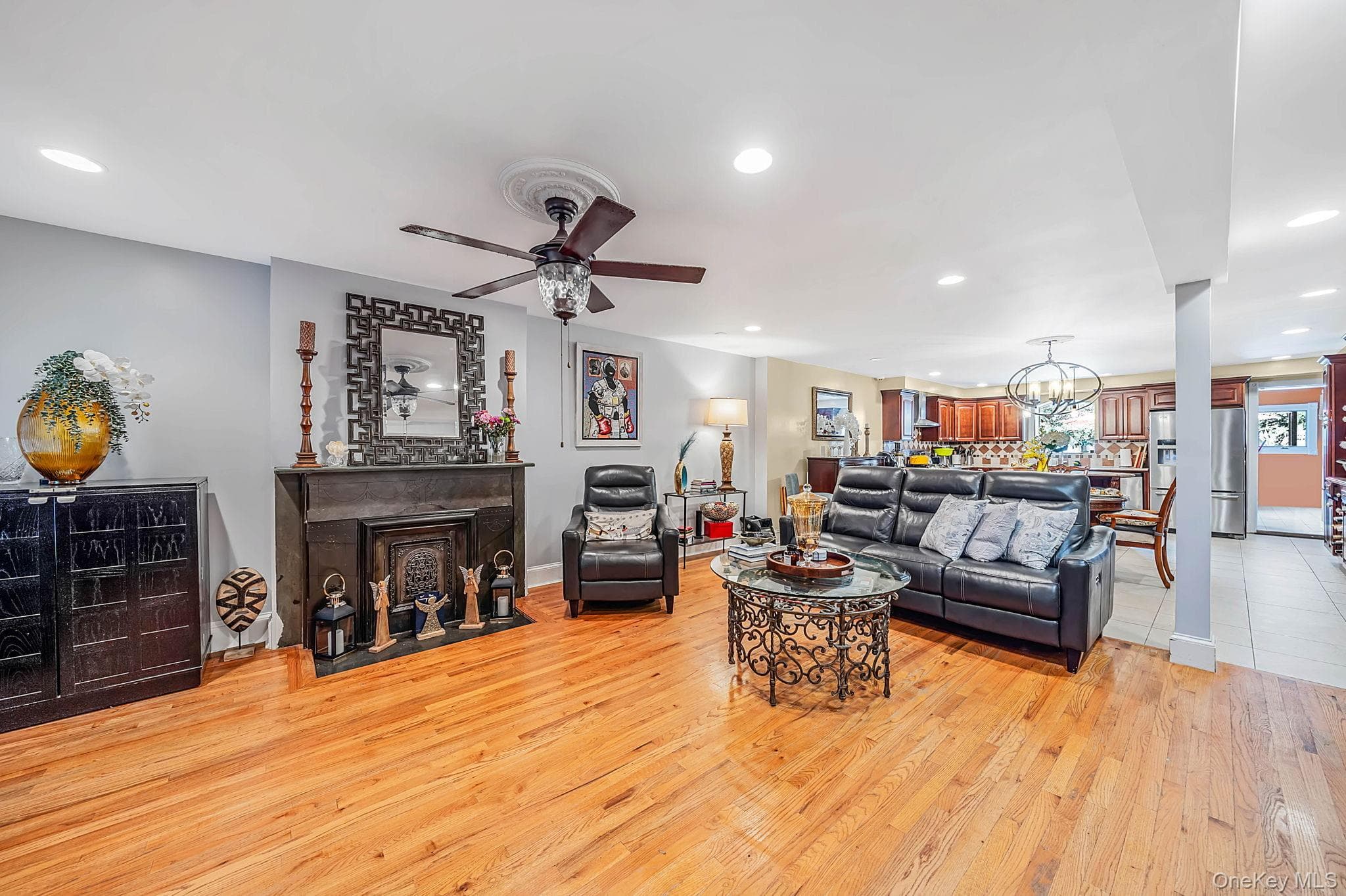 885A Putnam Avenue thumbnail 4