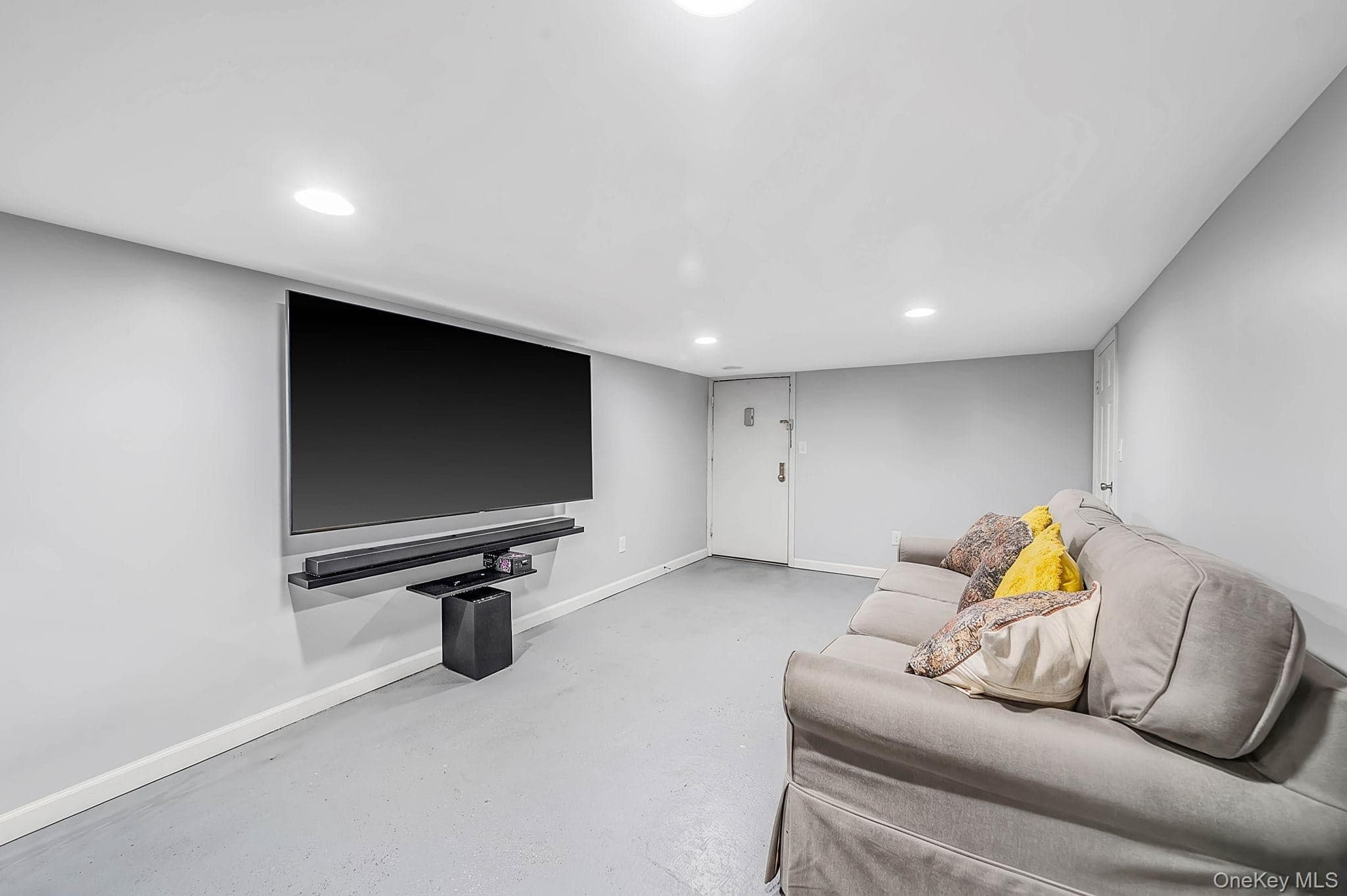 885A Putnam Avenue thumbnail 22