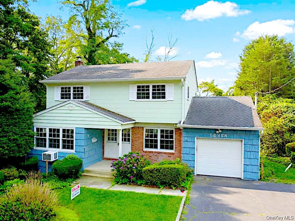 7 Locust Street, Glen Head