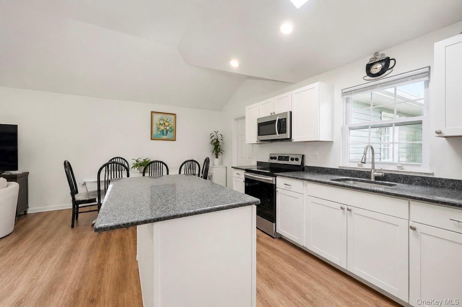 899 Hawkins Avenue thumbnail 2