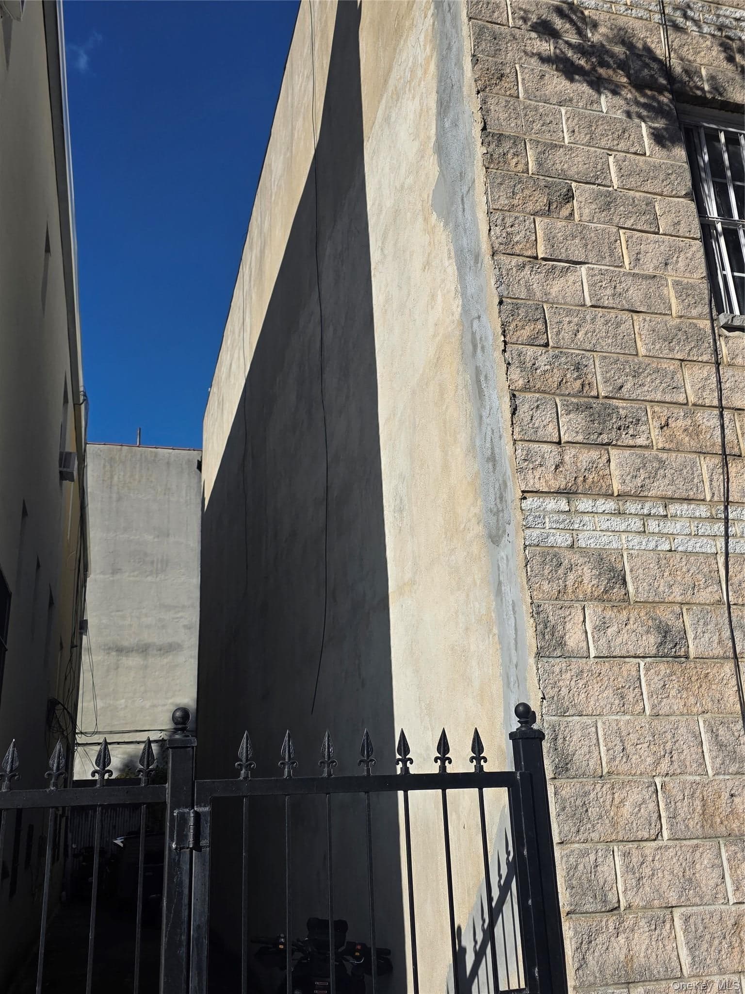476 Ralph Avenue thumbnail 3