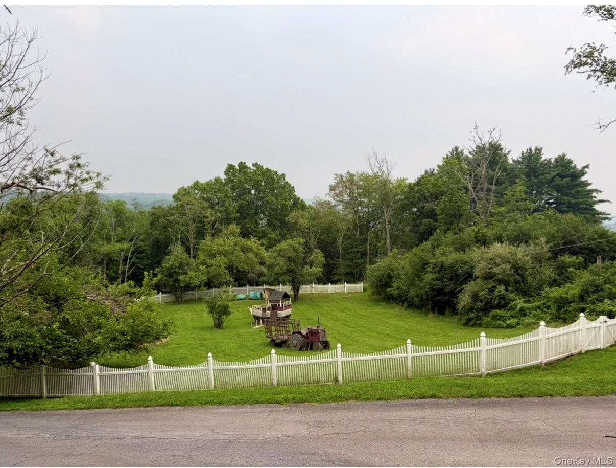 48 Maple Avenue thumbnail 48