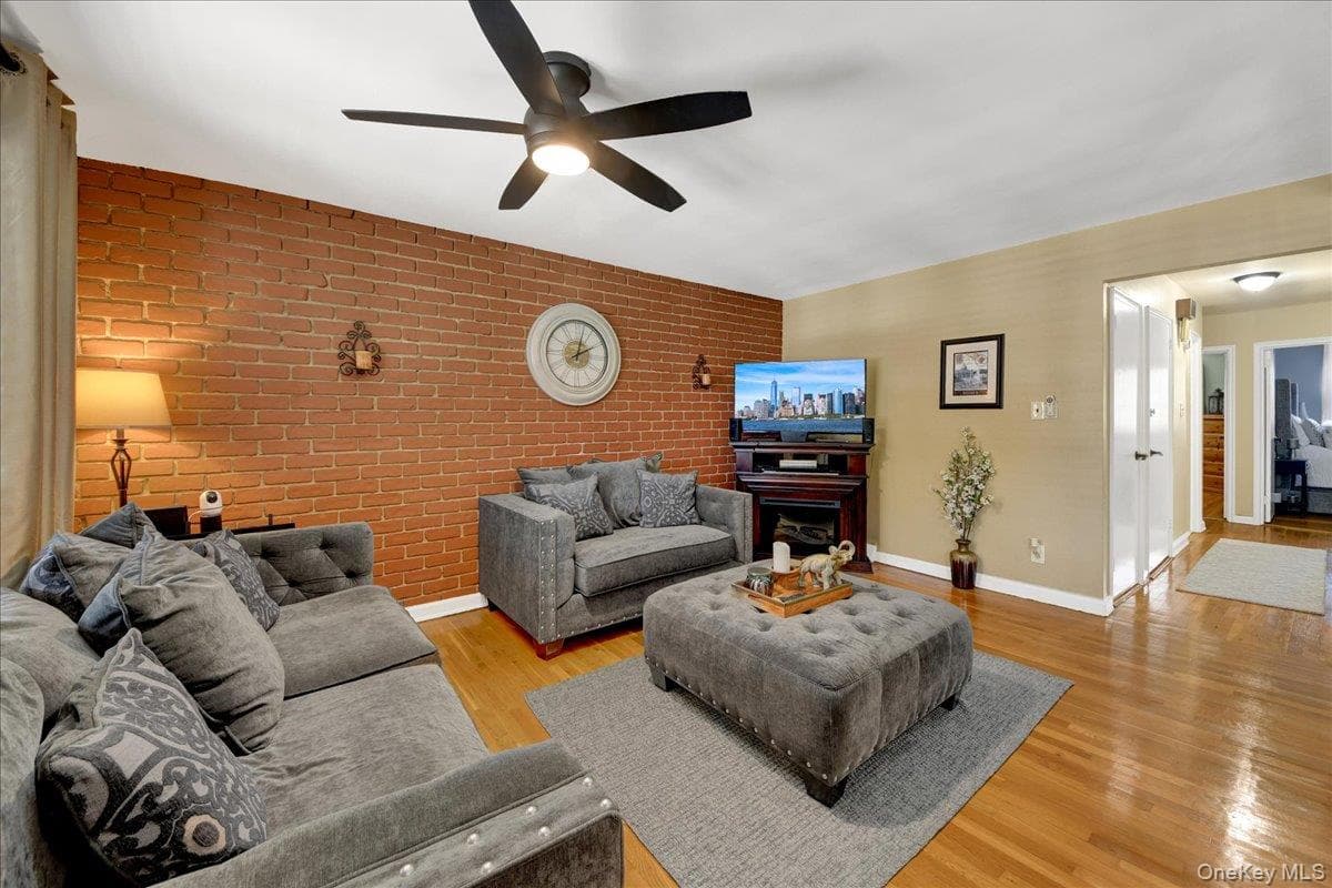279 Throggs Neck Boulevard thumbnail 4