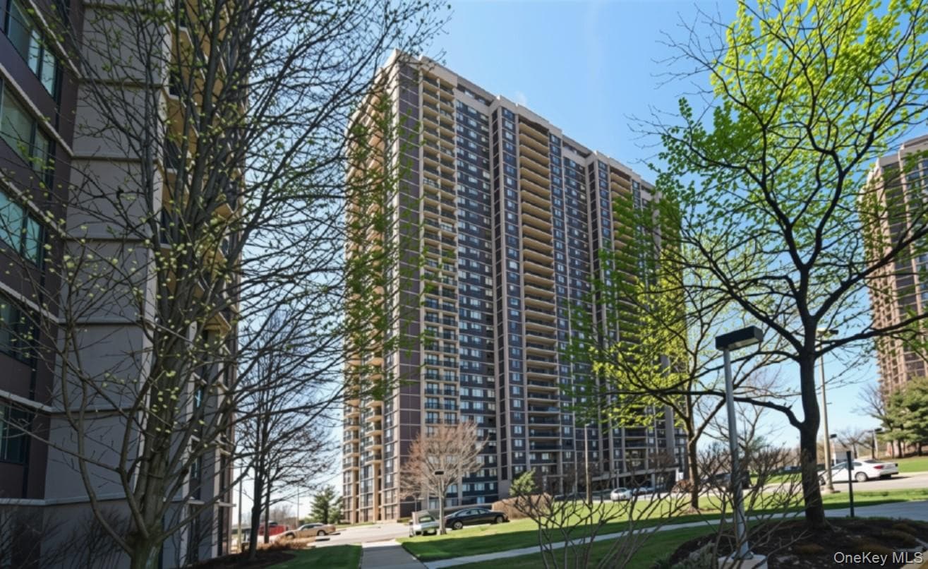27010 Grand Central Parkway Unit: 4J, Floral Park