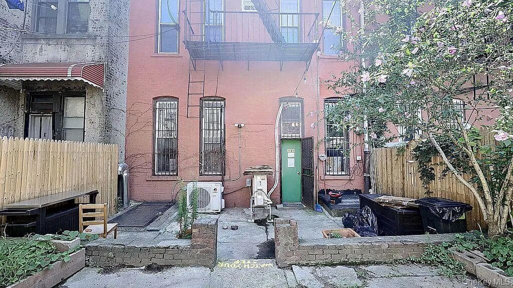181 Irving Avenue thumbnail 25