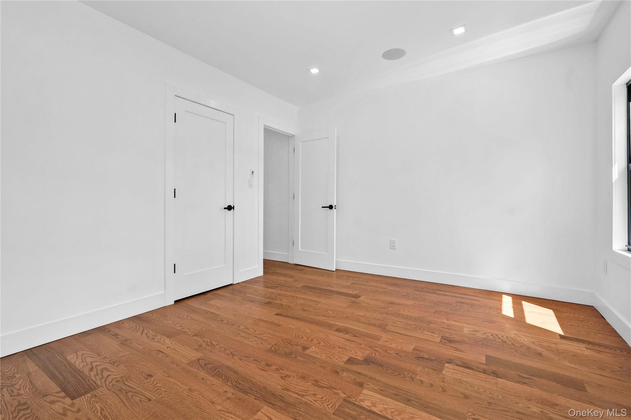 1050 E 31st Street thumbnail 18