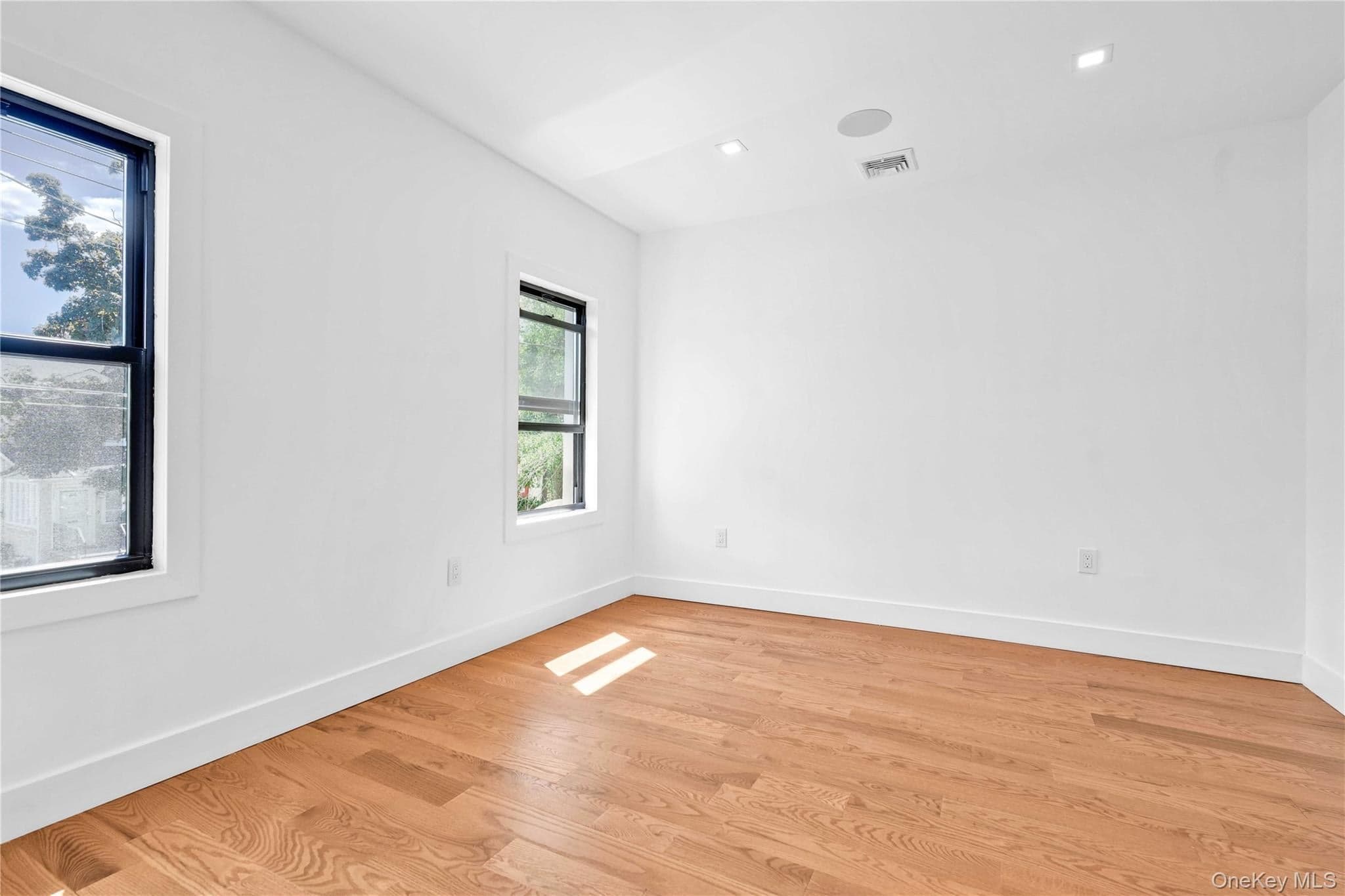 1050 E 31st Street thumbnail 20