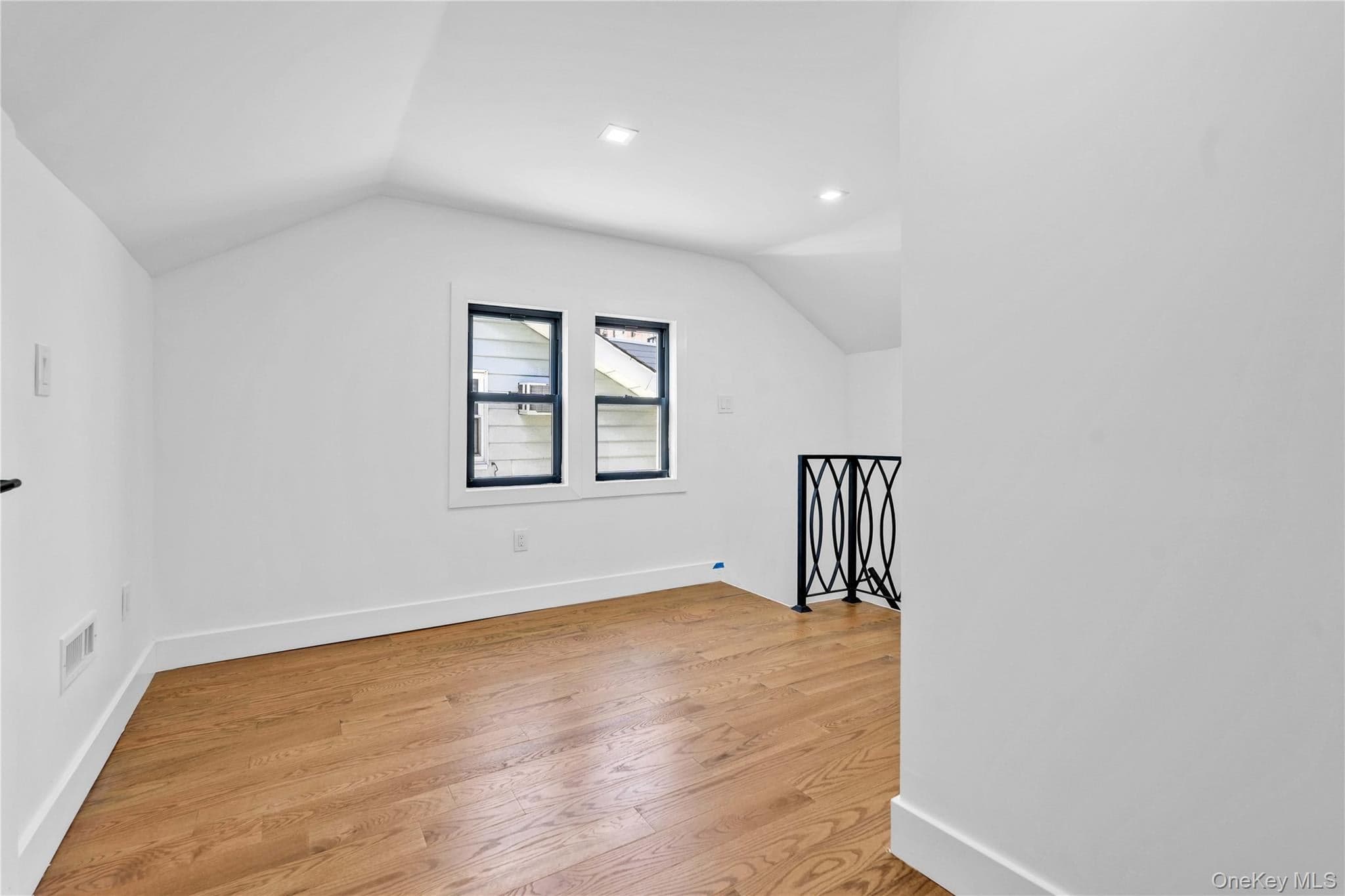 1050 E 31st Street thumbnail 24