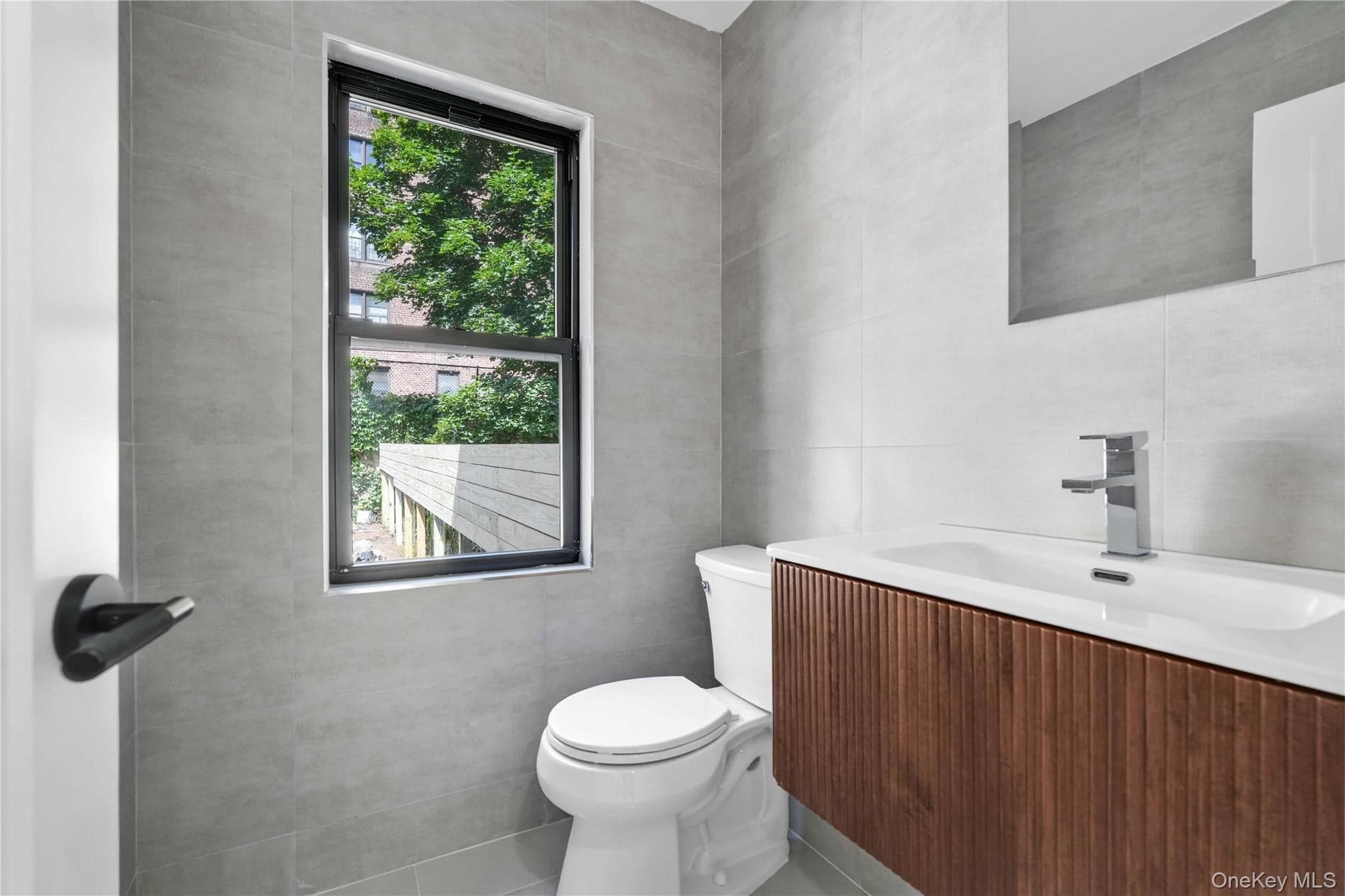 1050 E 31st Street thumbnail 11