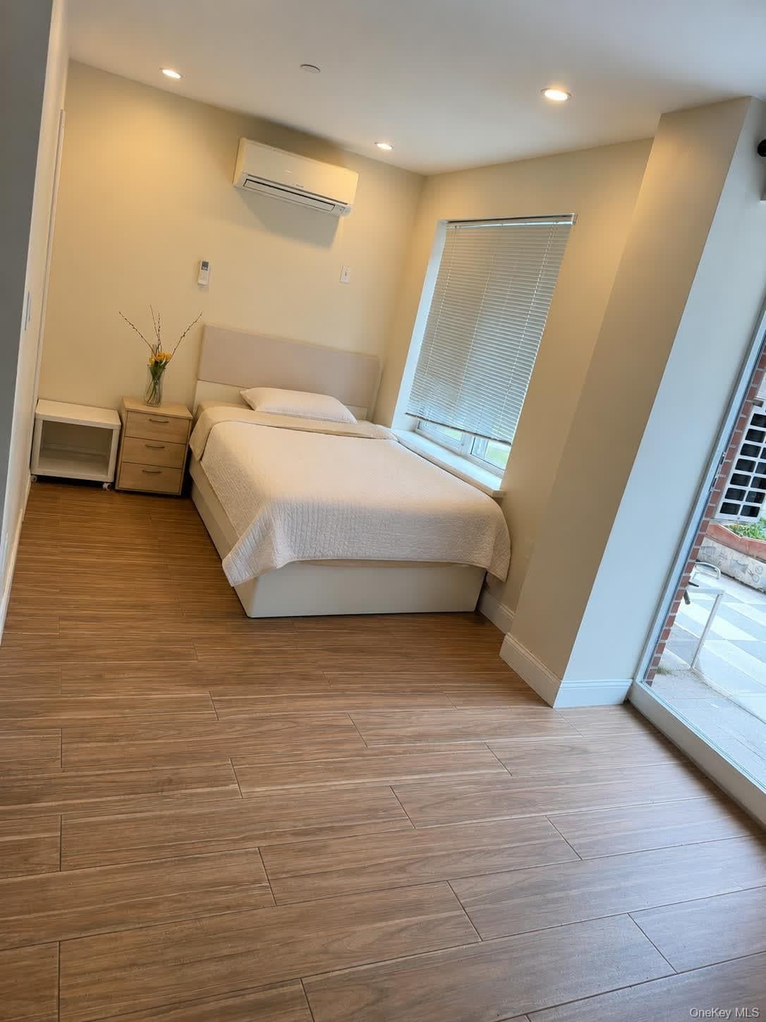 3215 Leavitt Street Unit: 1C thumbnail 3