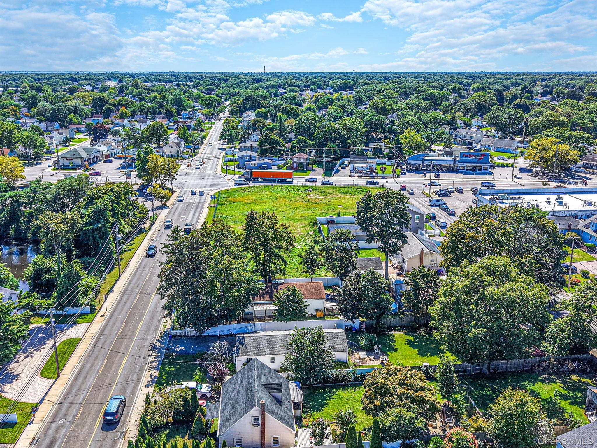 182 Commack Road thumbnail 3