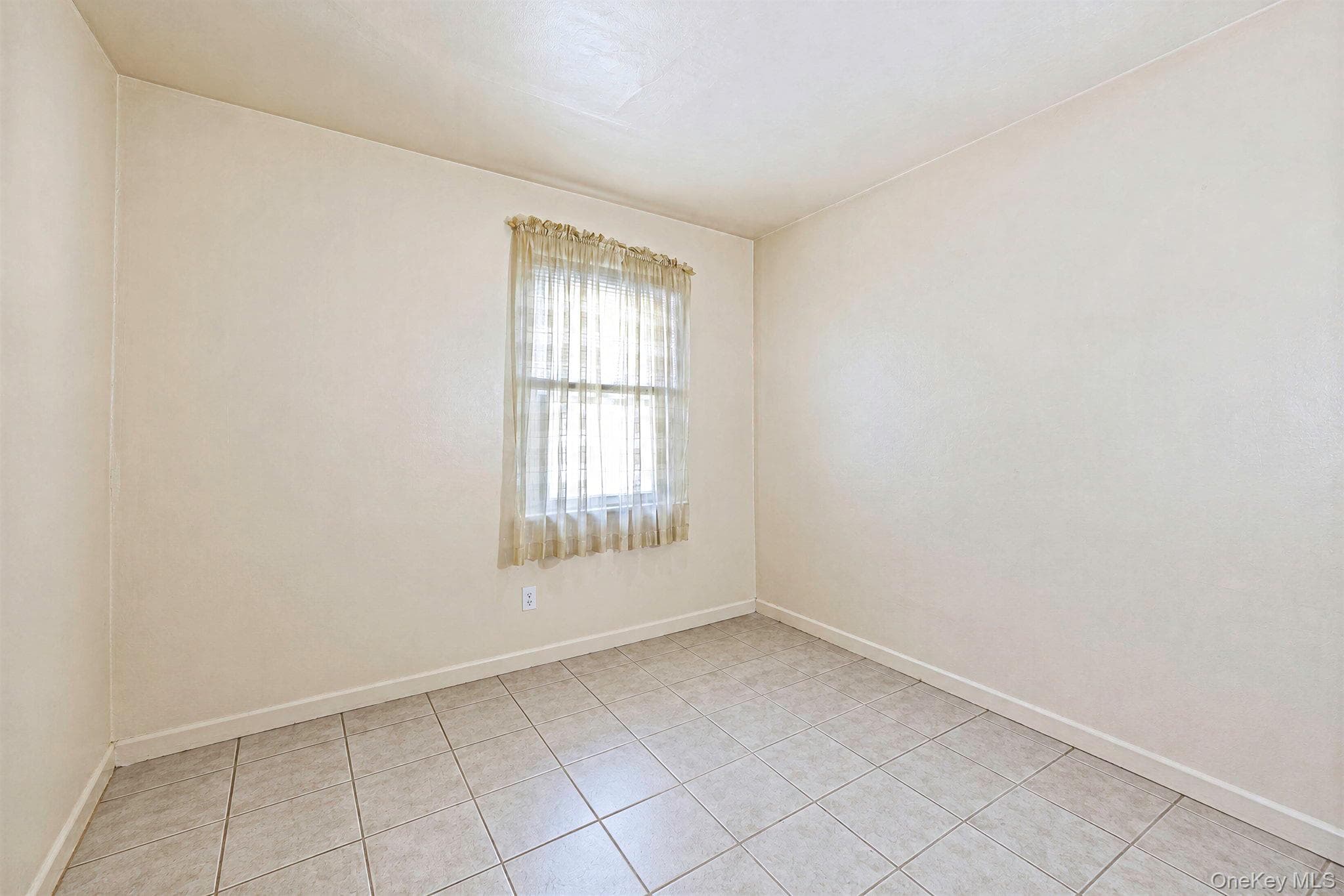182 Commack Road thumbnail 24