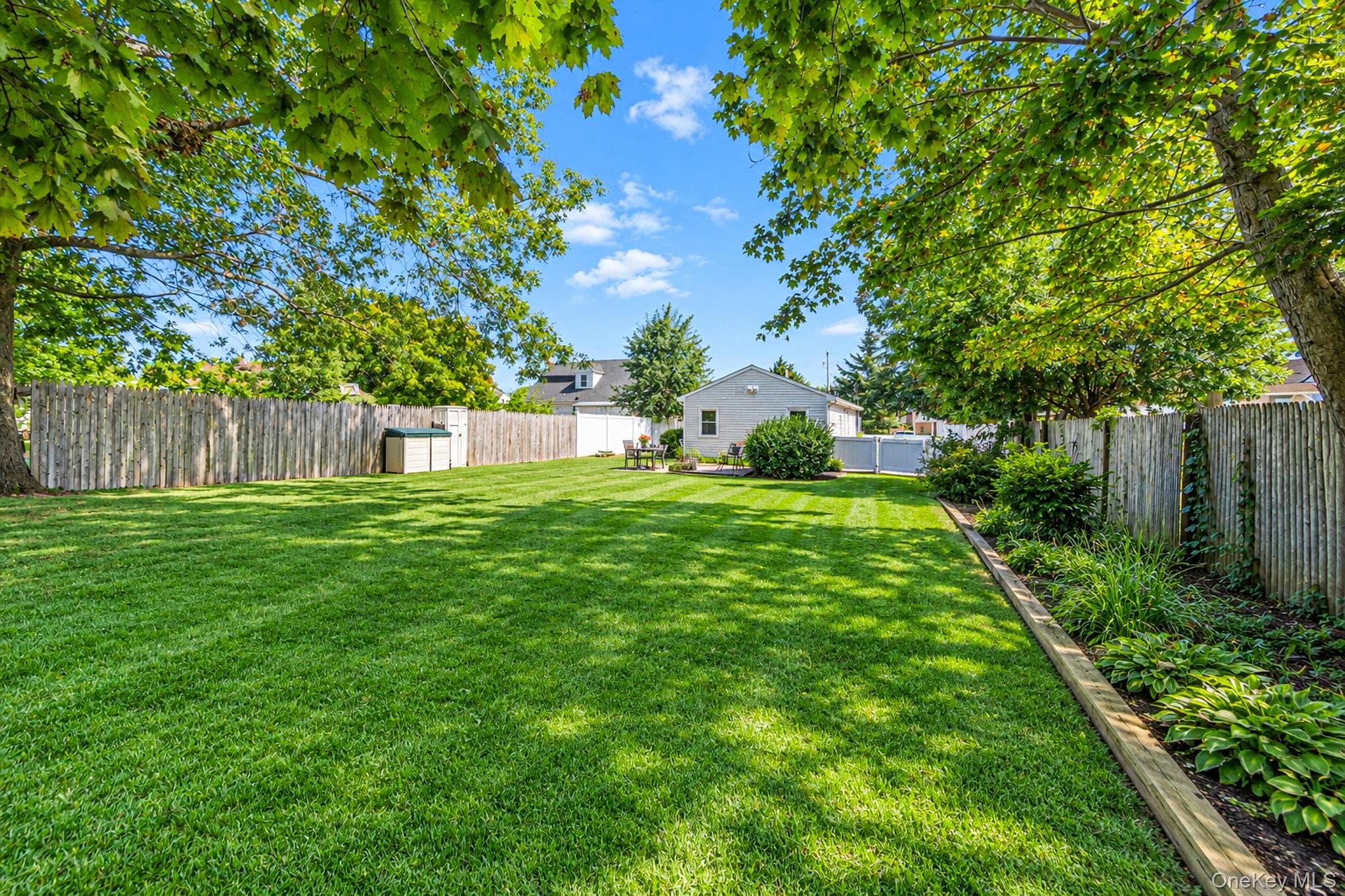 182 Commack Road thumbnail 11