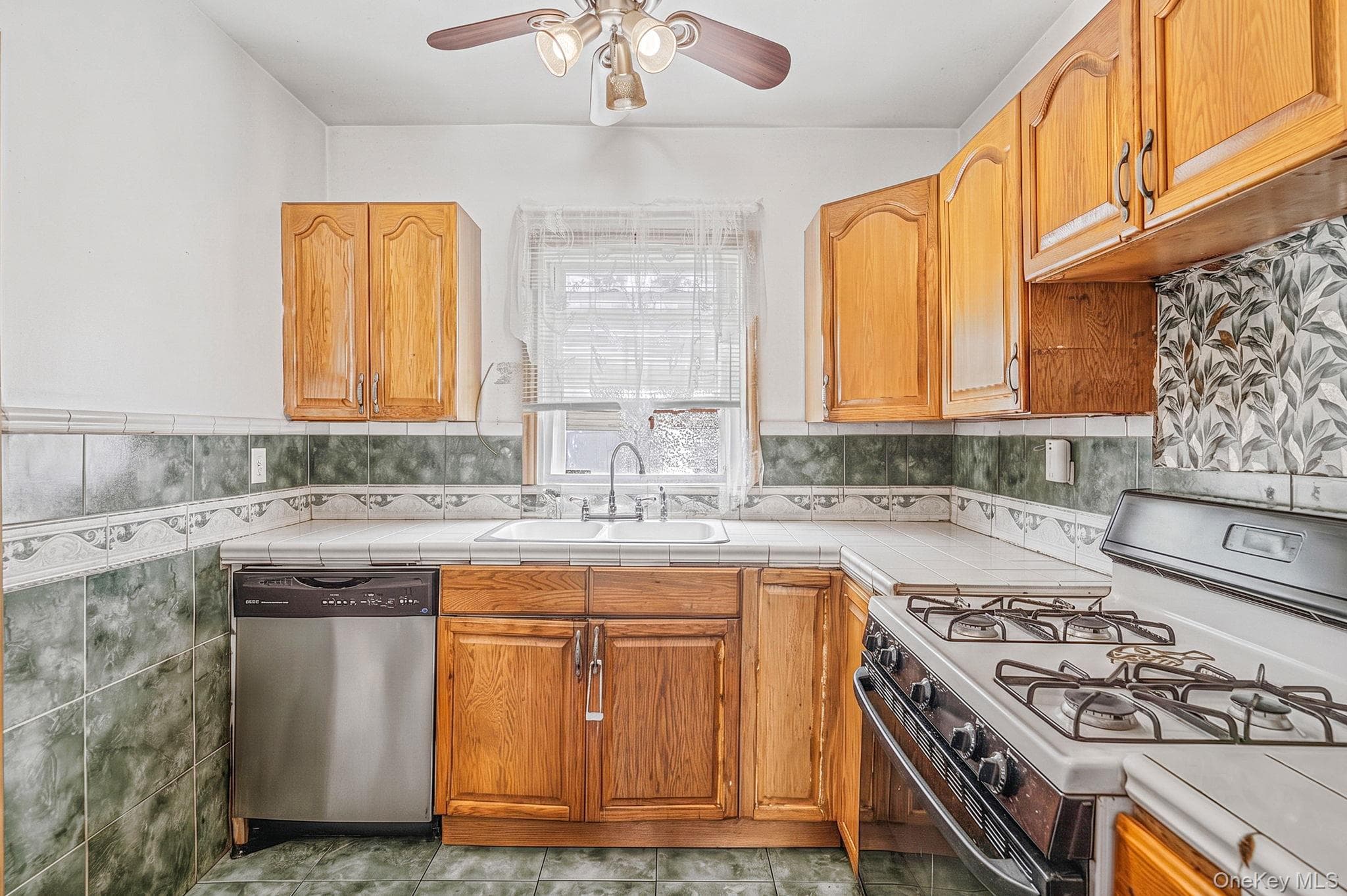 182 Commack Road thumbnail 19