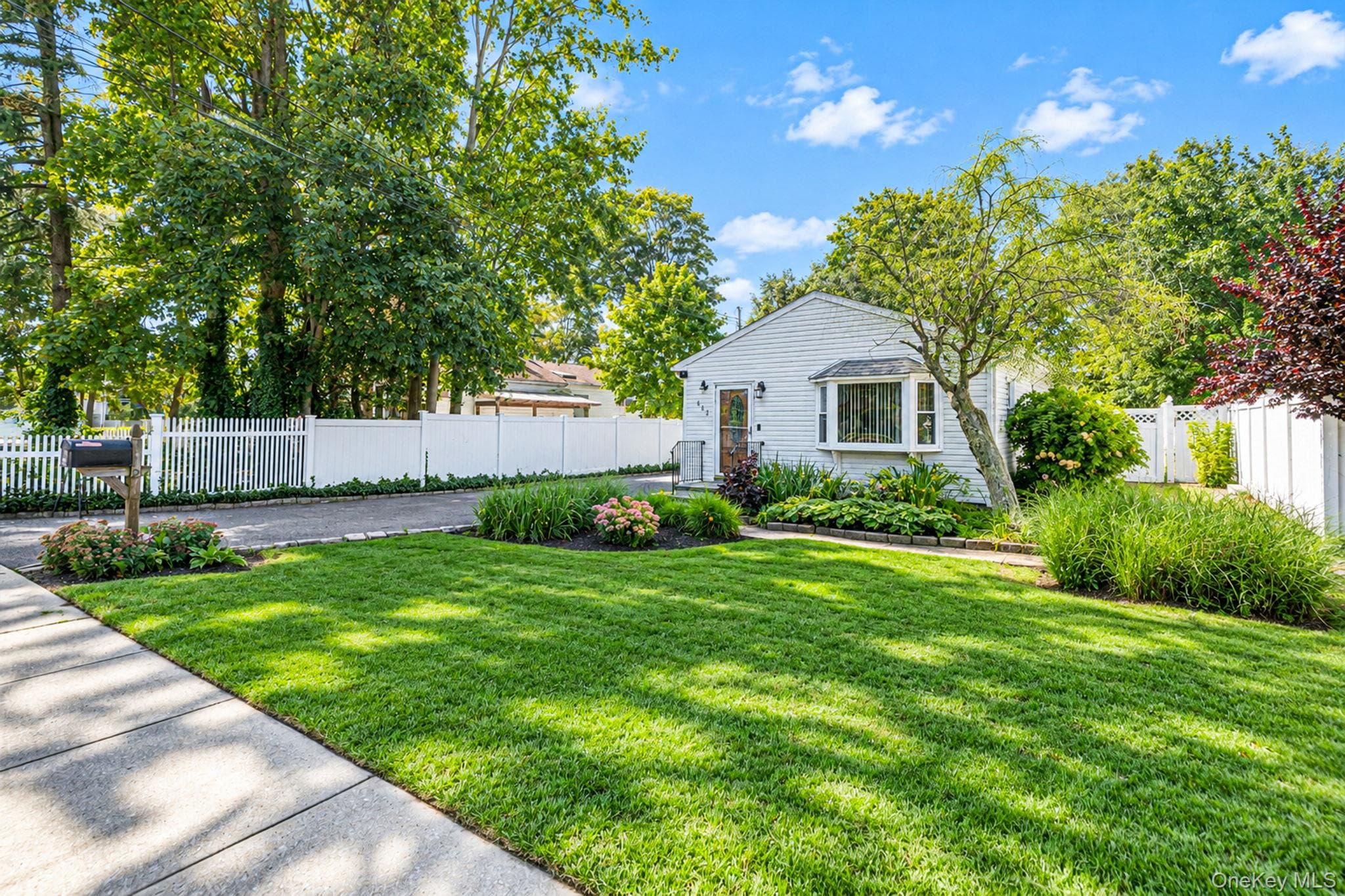 182 Commack Road thumbnail 9