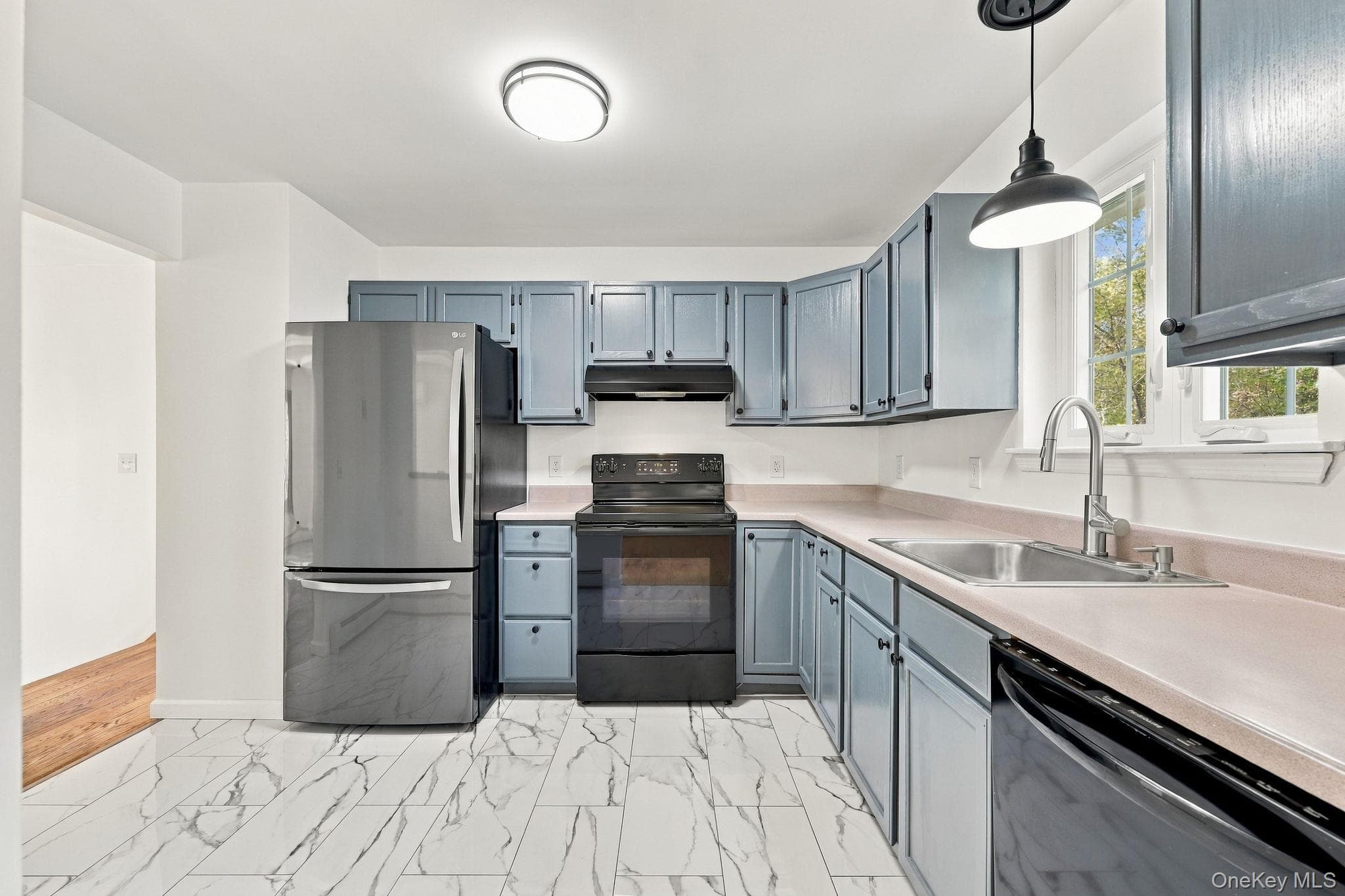 611 N Elting Corners Road thumbnail 10