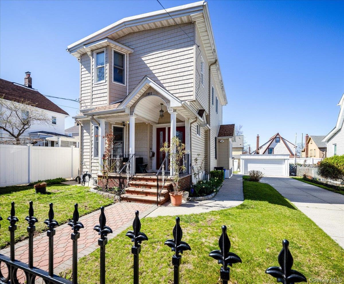 14811 10th Avenue, Whitestone