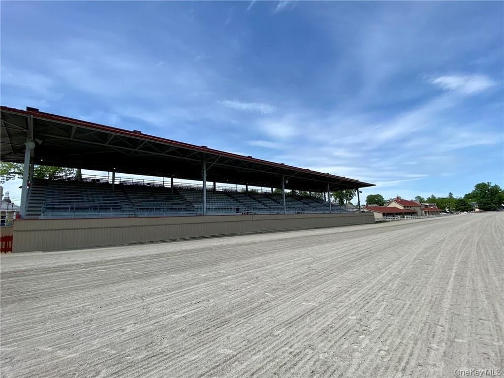 56 Maple Avenue thumbnail 19