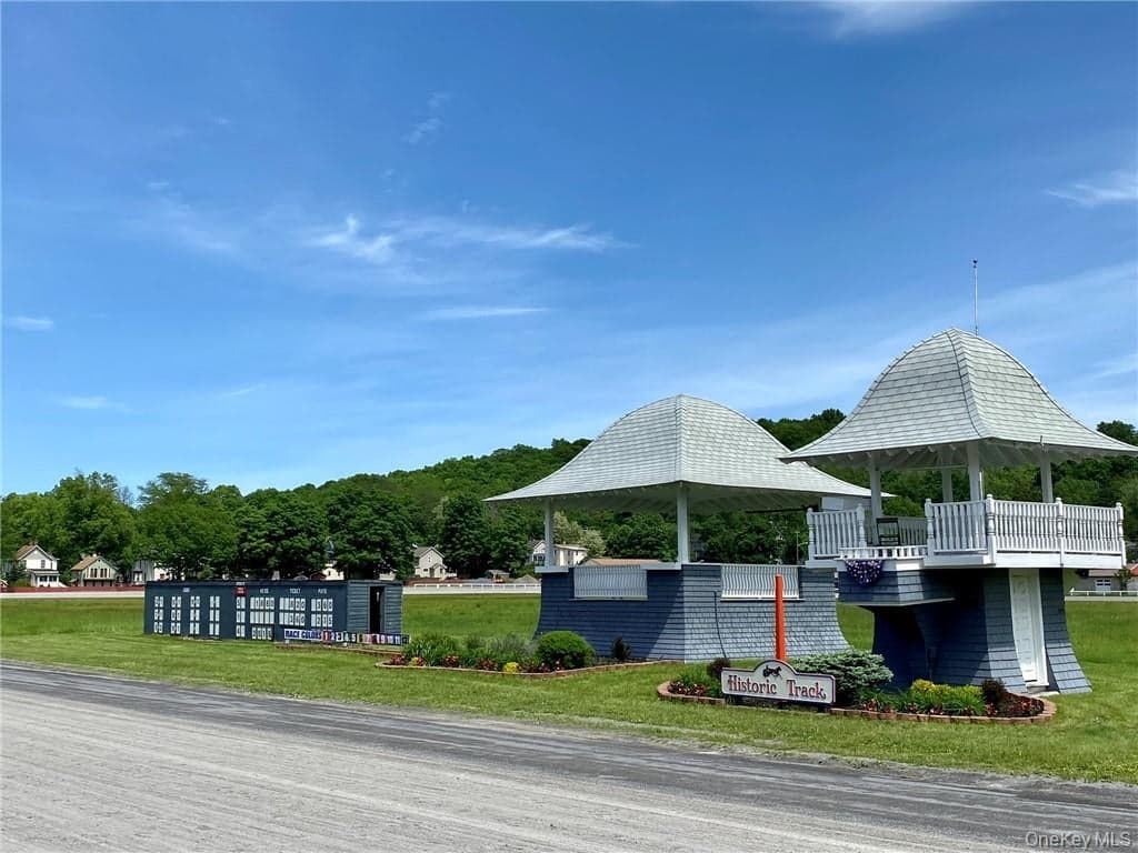 56 Maple Avenue thumbnail 18
