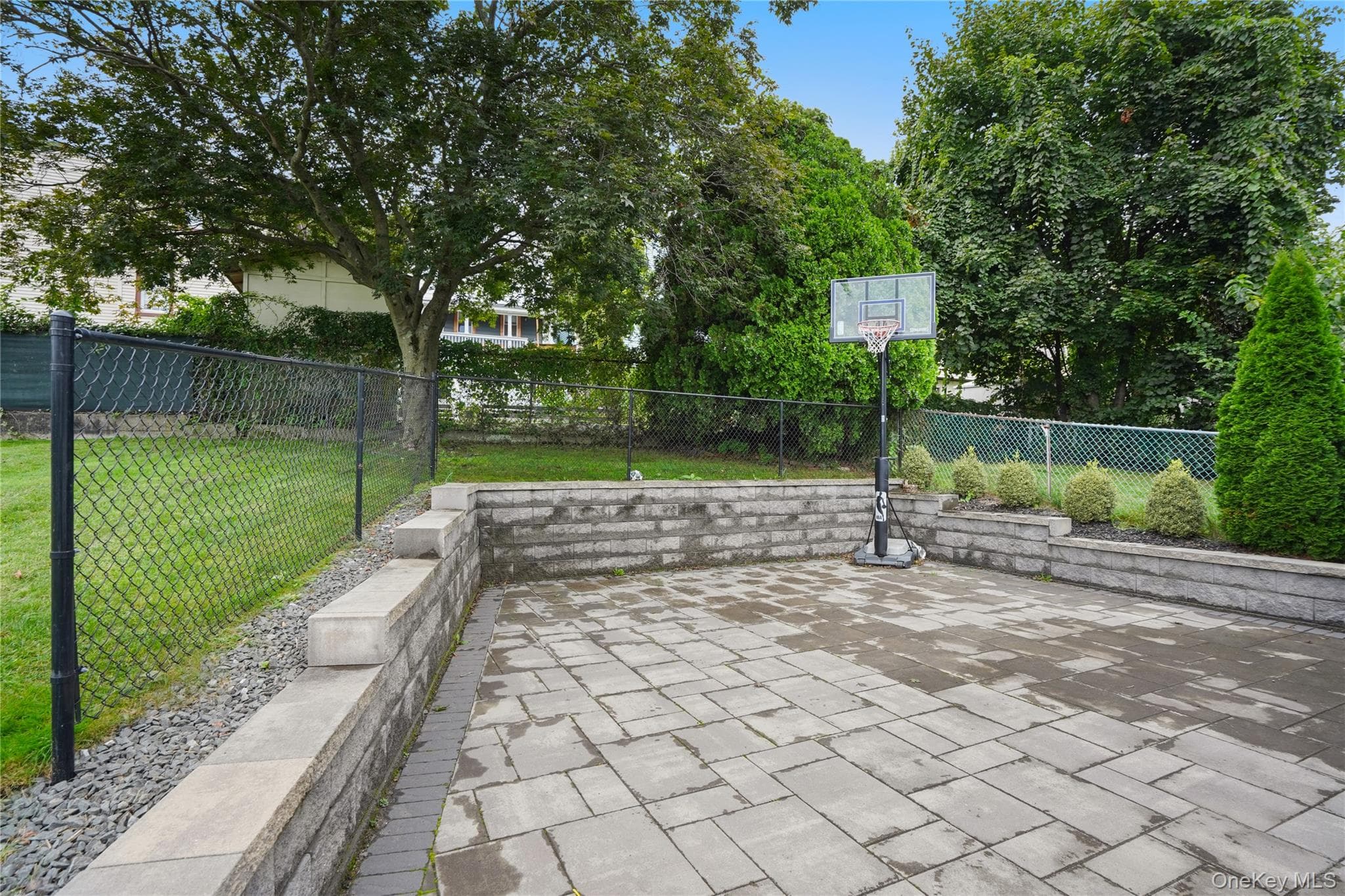 104 Maple Avenue thumbnail 21