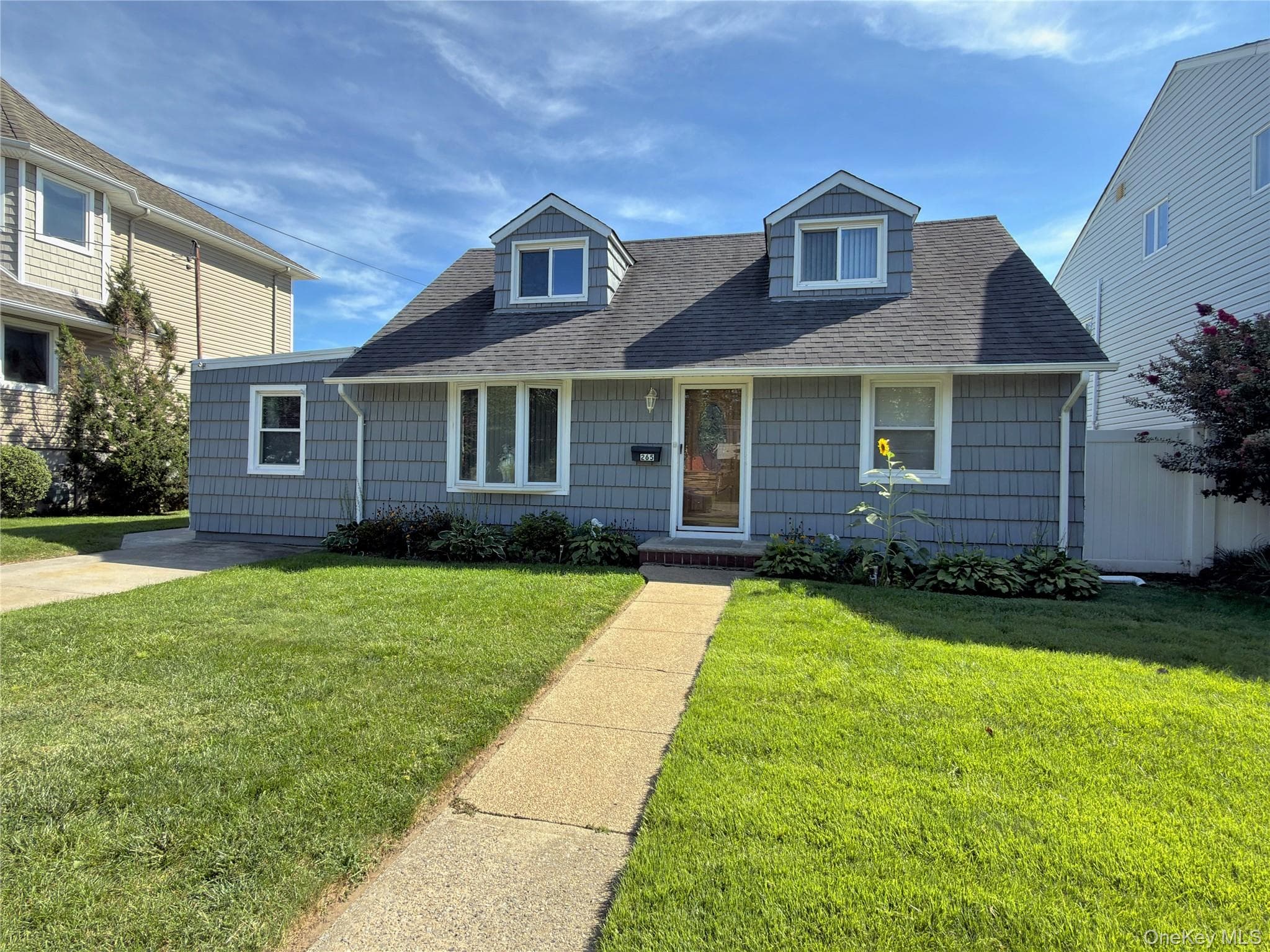 265 W Windsor Parkway photo 1