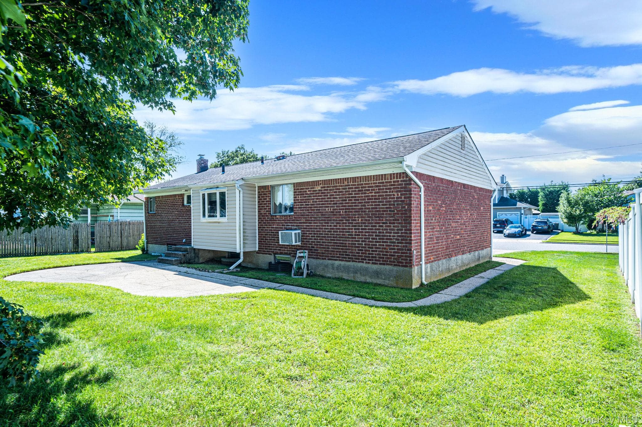 149 Burlington Avenue thumbnail 4