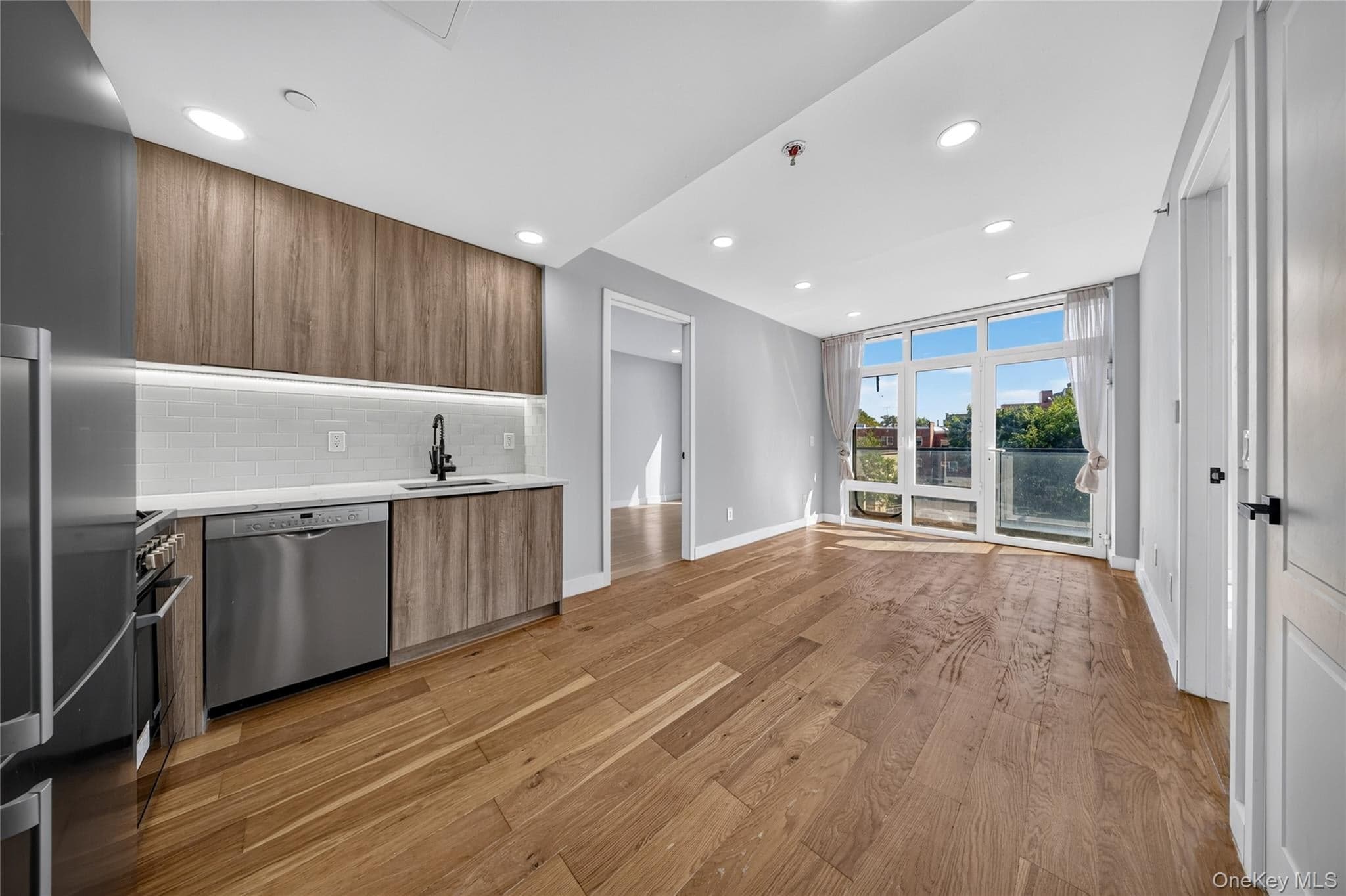 14617 Northern Boulevard Unit: 2A thumbnail 3