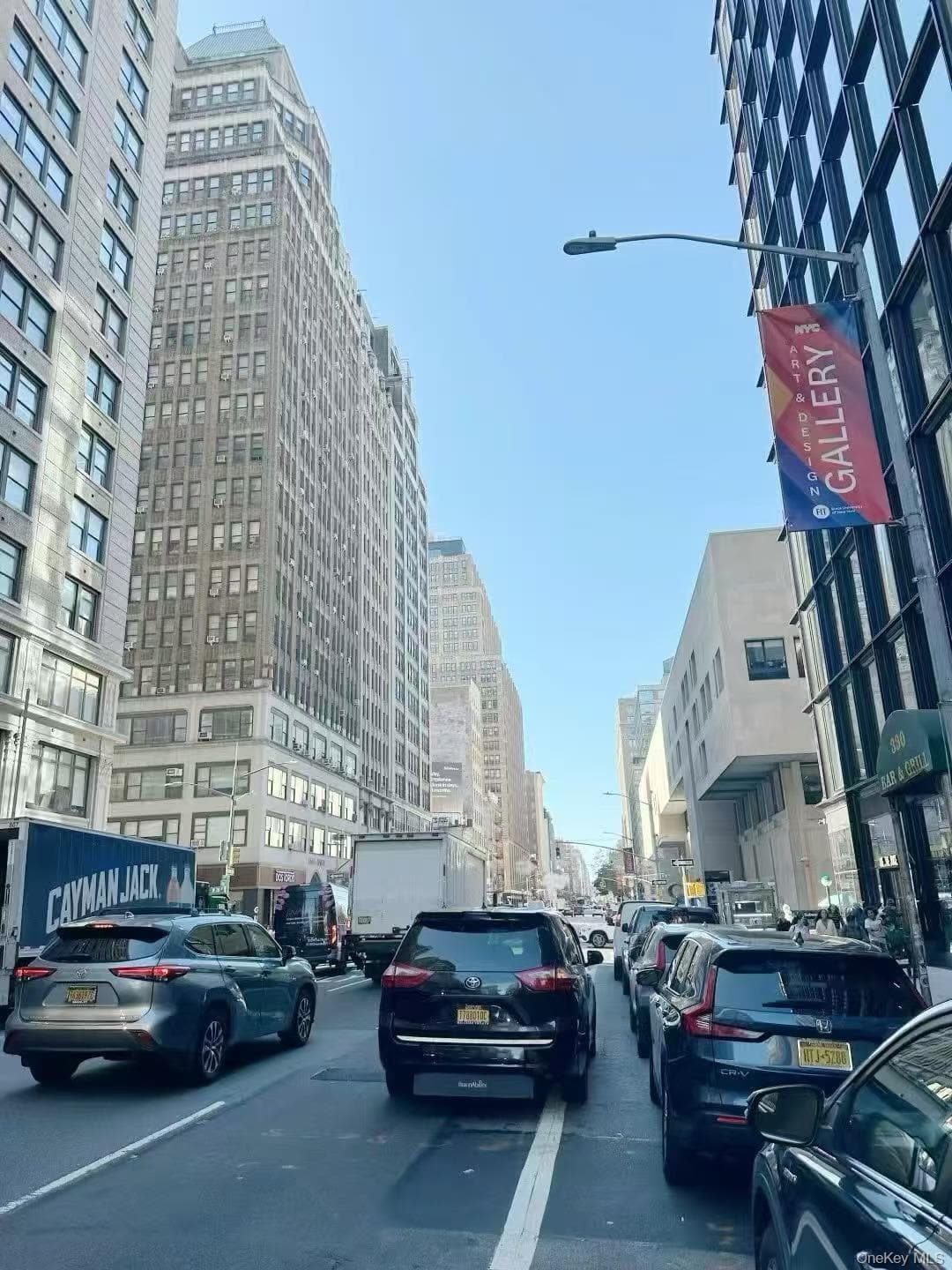 3XX 7th Avenue photo 1