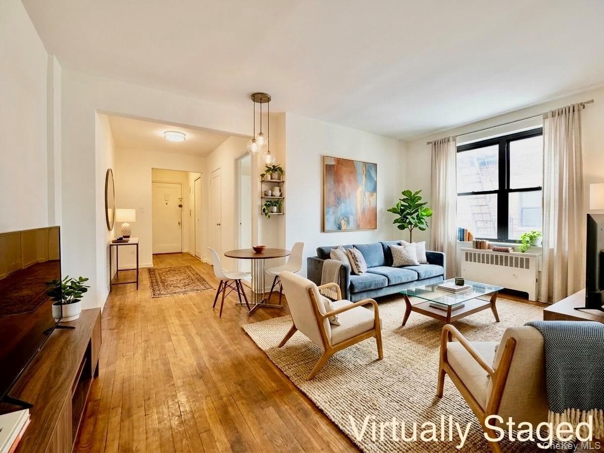 4410 Macnish Street Unit: 1G, Elmhurst