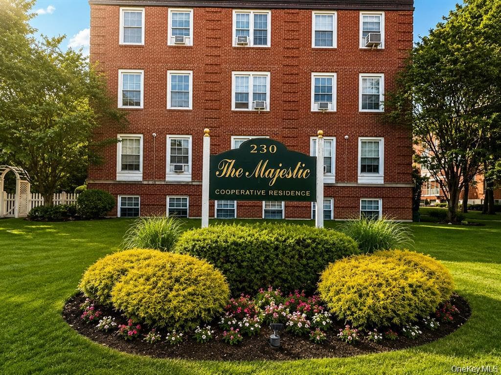 230 Central Avenue Unit: 3-I, Lawrence