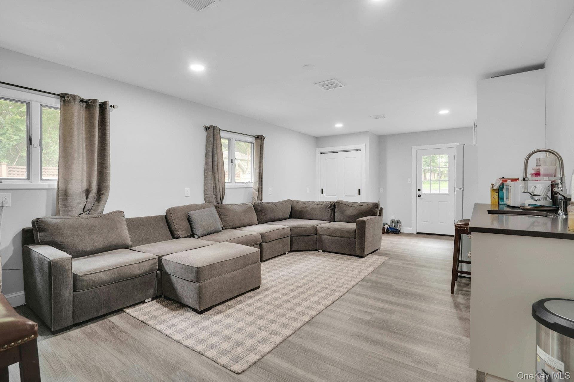 764 Vanderbilt Parkway thumbnail 44