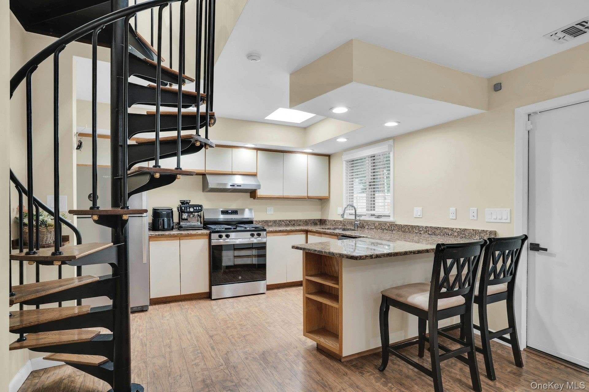 764 Vanderbilt Parkway thumbnail 17