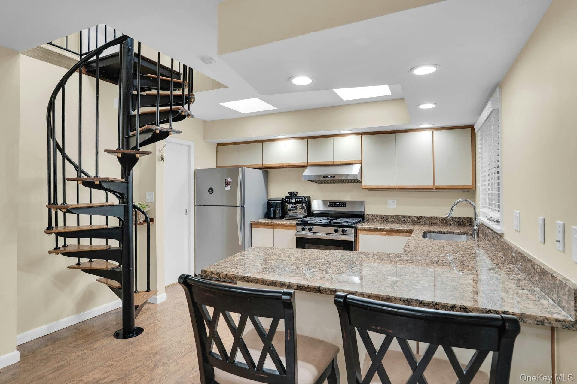 764 Vanderbilt Parkway thumbnail 16