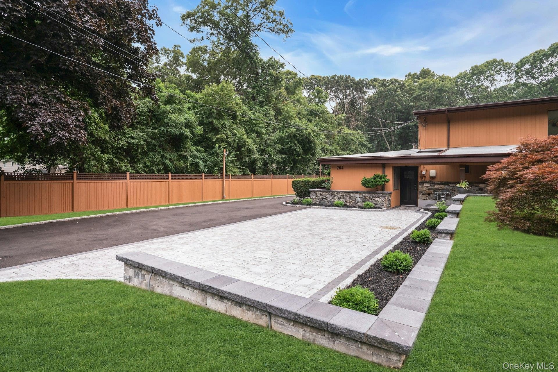764 Vanderbilt Parkway thumbnail 3