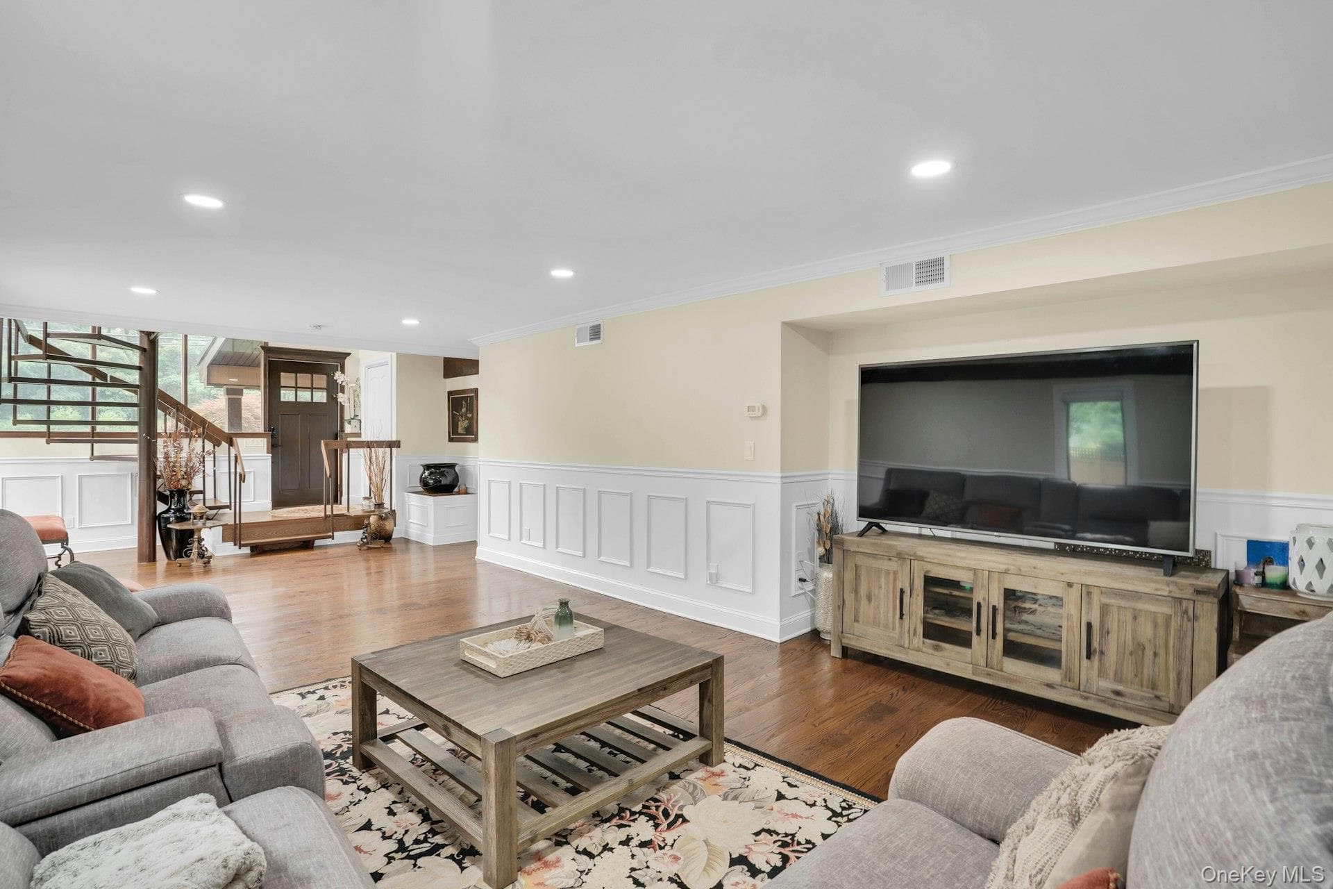 764 Vanderbilt Parkway thumbnail 12