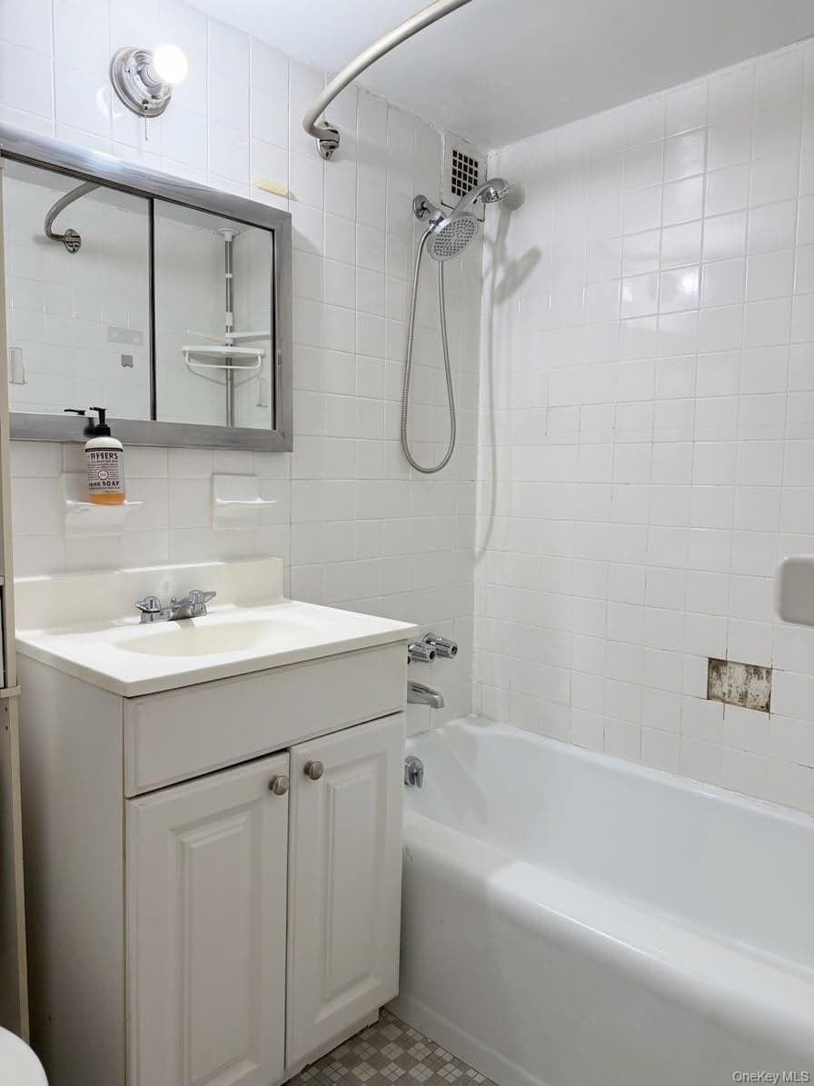 89-15 Parsons Blvd Blvd Unit: 4G thumbnail 2