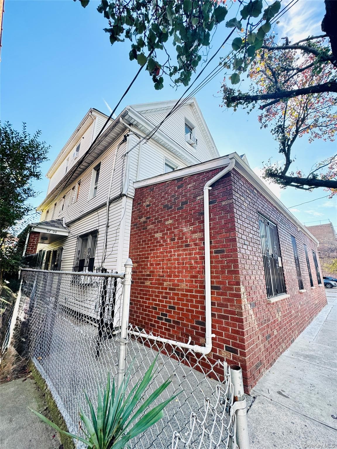 9204 43rd Avenue thumbnail 2