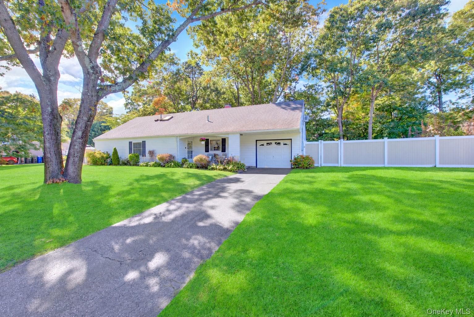 14 Campus Lane, Ronkonkoma
